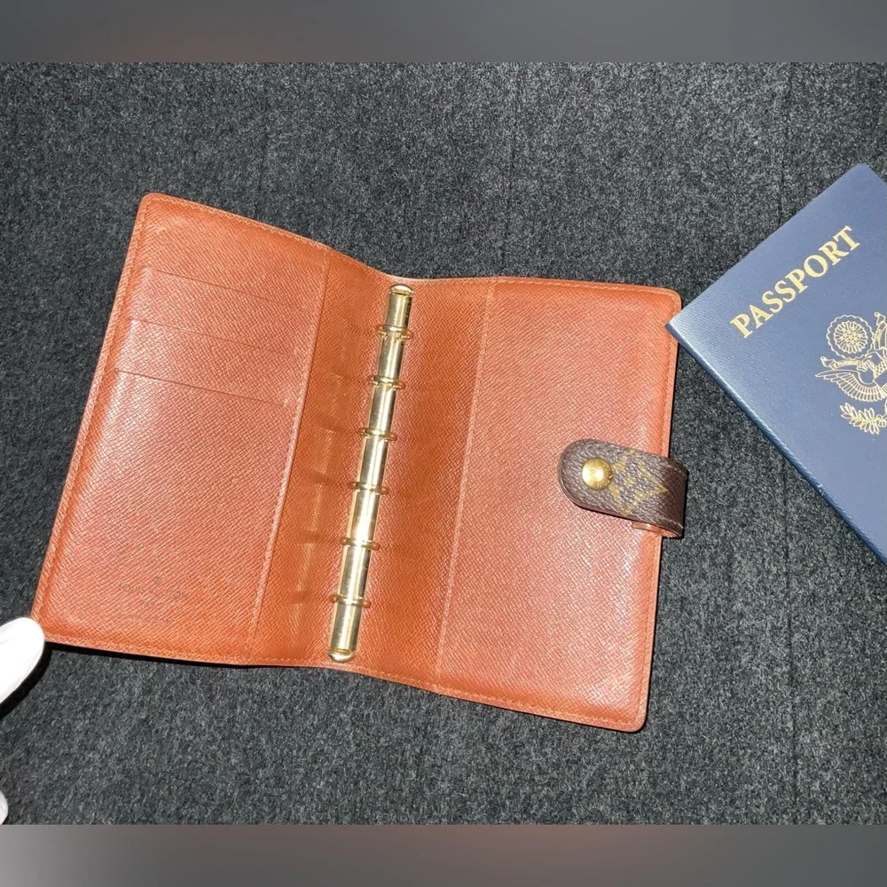 ✅AUTHENTIC LV AGENDA PM PASSPORT HOLDER - Picture 3 of 12